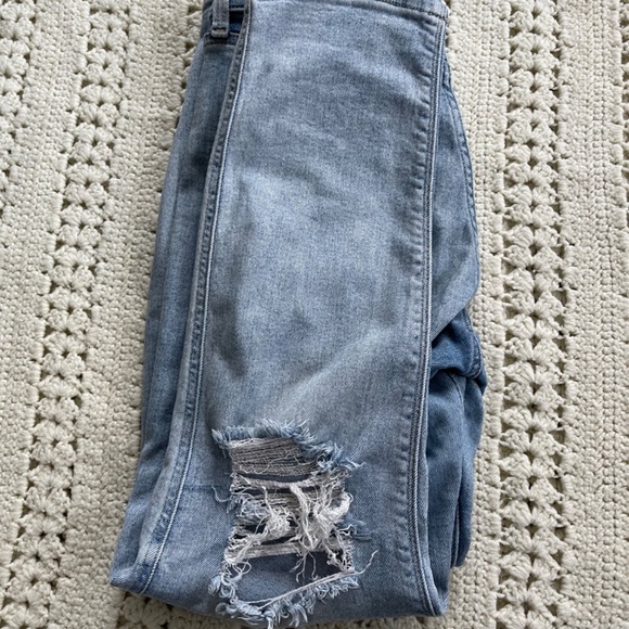 High Rise Ripped Jeans - Picture 4 of 4